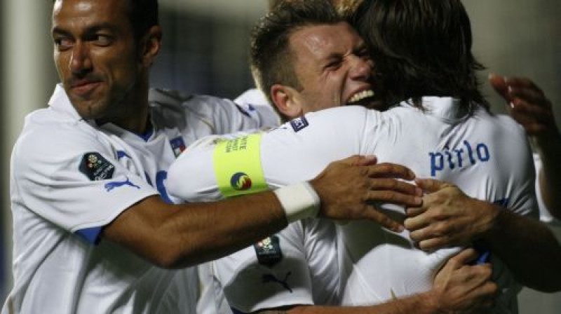 Itālijas futbolisti svin vārtu guvumu pret igauņiem
Foto: AFP/Scanpix