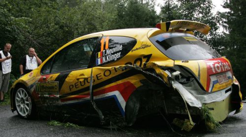 Jaunā beļģu talanta Tjerī Noivila auto pēc avārijas
Foto: ewrc.cz