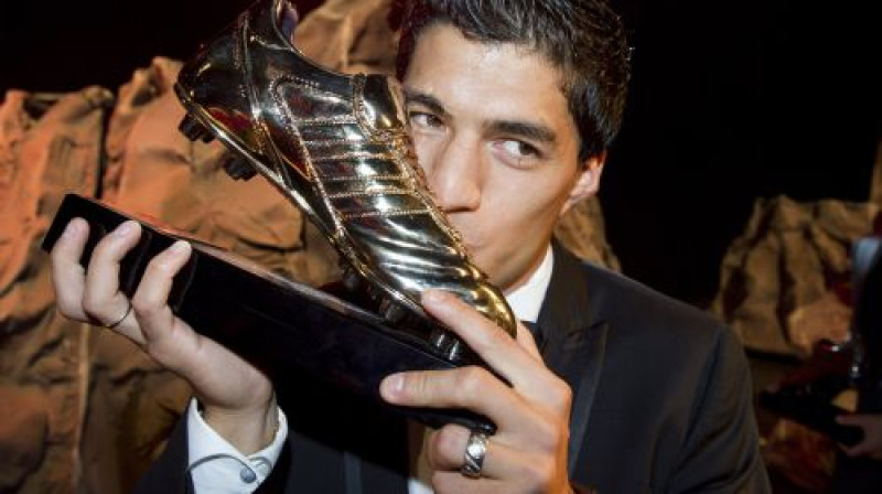 Luiss Suaress ar skaisto balvu
Foto: AFP/Scanpix
