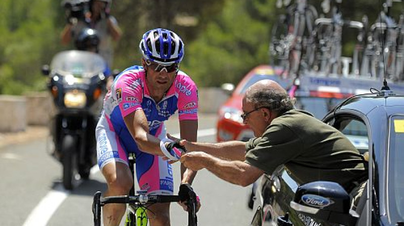 Alesandro Petaki saņem komandas mediķa palīdzību
Foto: AFP/Scanpix