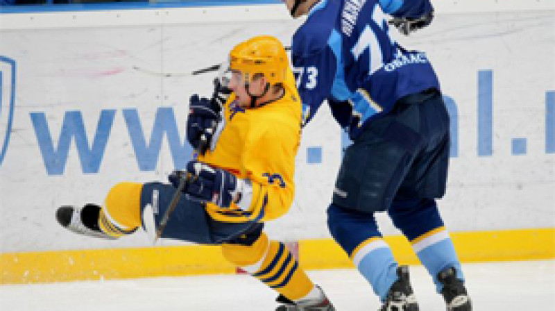 Epizode no "Mytischenskie Atlanty" un "HK Sheriff" spēles pagājušajā sezonā.
Foto: mhl.khl.ru