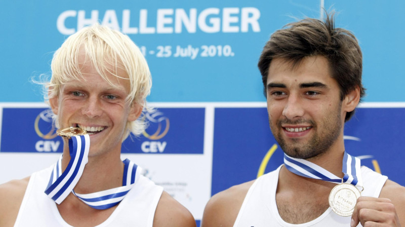 Toms (no kreisās) un Artis pēc uzvaras Novisadā.
Foto: www.cev.lu