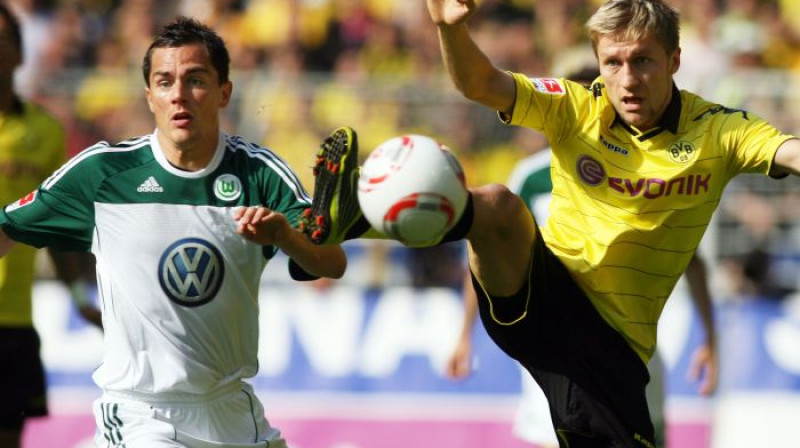 Marsels Šēfers ("Wolfsburg") cīņā ar Kubu
Foto: AFP/Scanpix