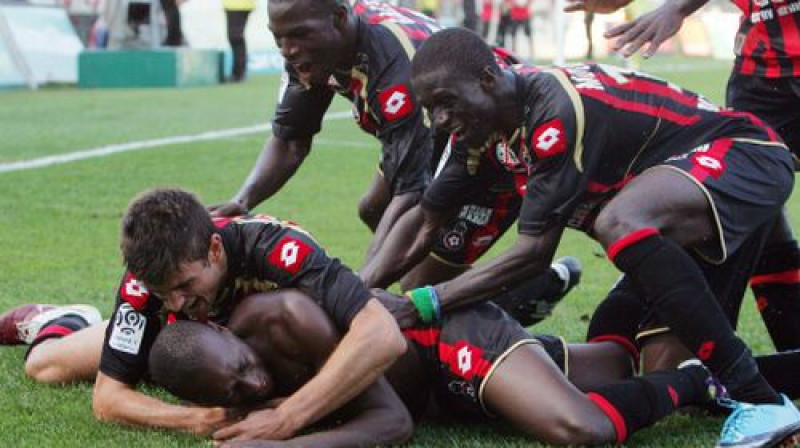 "Nice" futbolisti atzīmē vārtu guvumu
Foto: AFP/Scanpix