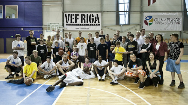 "VEF Rīga" un bērnu nama audzēkņi projektā "Tauriņa efekts"
Foto: Mikus Kļaviņš, vefriga.com