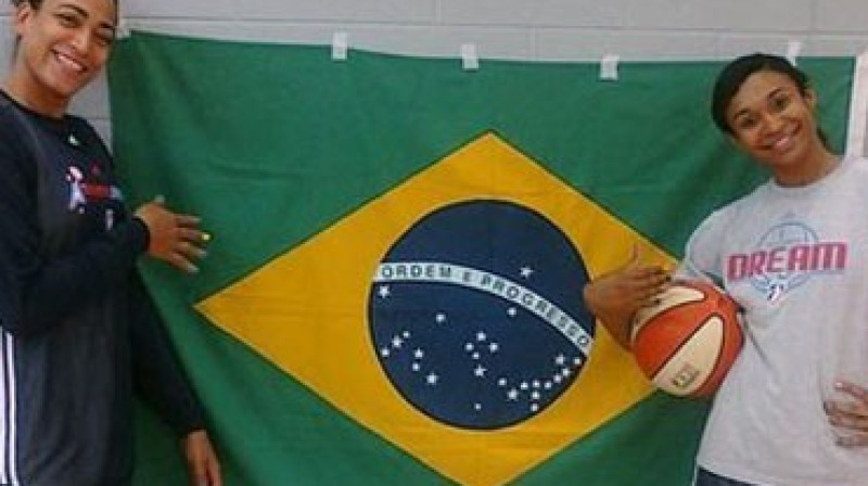WNBA finālistes, "Atlanta Dream" basketbolistes Erika De Souza un Iziane Kaštru Markiša
Foto: Brazīlijas basketbola federācija