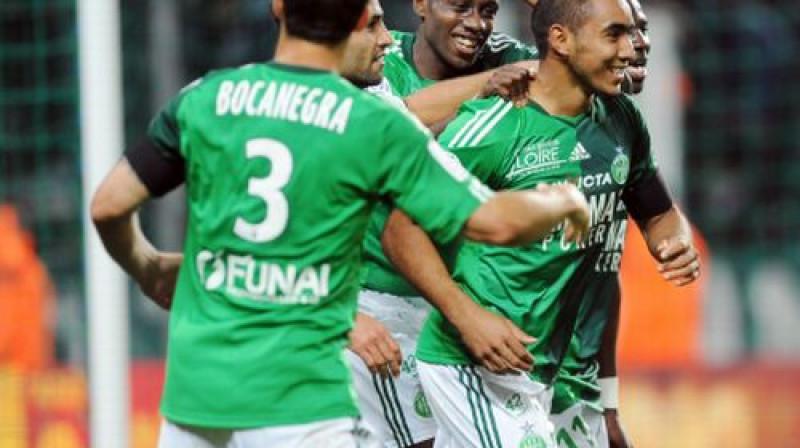 "St.-Etienne" futbolisti atzīmē vārtu guvumu
Foto: AFP/Scanpix