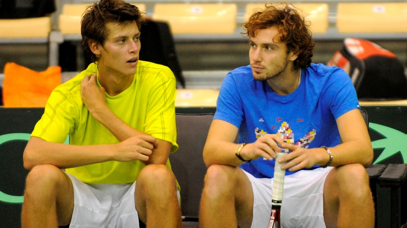 Kārlis Lejnieks un Ernests Gulbis
Foto: Romāns Kokšarovs, Sporta Avīze, f64