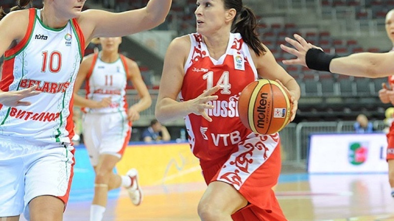 NCAA un WNBA čempione Svetlana Abrosimova (UConn Huskies, UGMK, Seattle Storm) dodas uzbrukumā Rīgas Arēnas groziem
Foto: Ciamillo-Castoria, fibaeurope.com