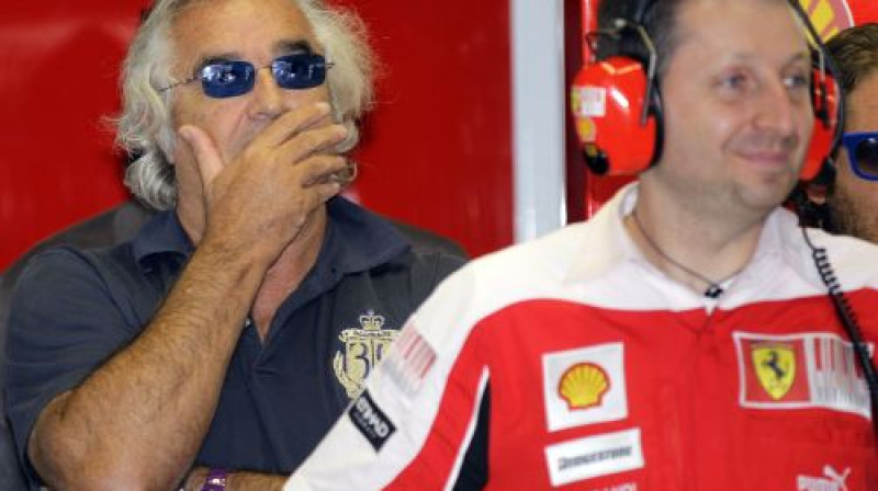 Flavio Briatore jau "Ferrari" komandas boksos
Foto: AP/Scanpix