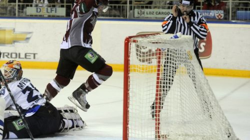 Broks Troters atzīmējies arī KHL - viņa pirmie vārti līgā
Foto: Romāns Kokšarovs, Sporta Avīze, f64