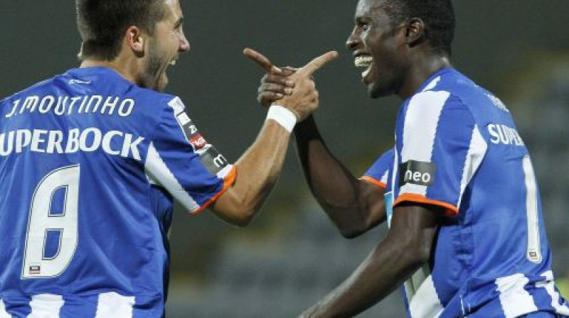 "Porto" futbolisti priecājas pēc vārtu guvuma
Foto: AFP/Scanpix
