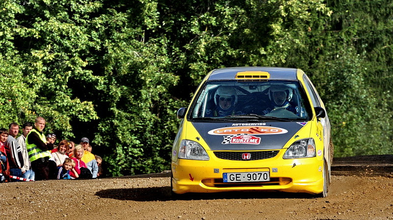 Kaspars Brencis/Armands Ziemelis („Honda Civic Type-R”) pretendē uz 2010. gada Latvijas rallijsprinta čempionu nosaukumu 1600+ klasē.
Foto: Dace Janova, Fotoaģentūra „4rati”