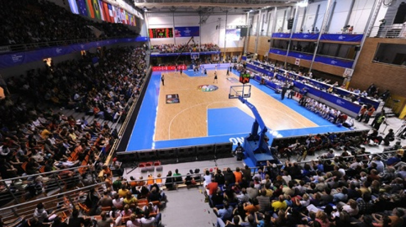 Brno zālē, kur spēlē Čehijas komanda, ir trīsreiz mazāk skatītāju vietu nekā Ostravas "ČEZ Arena", kur var izvietoties 9800 līdzjutēju
Foto: FIBA.com
