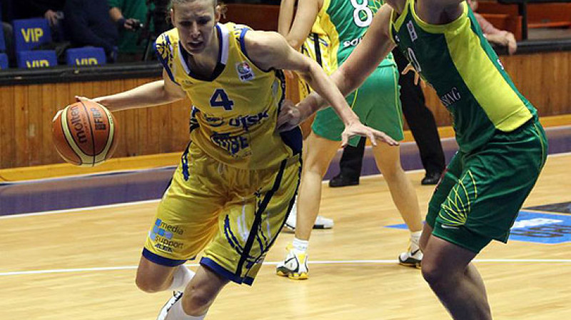 Pirms gada, spēlējot "USK Praha" sastāvā, Zane Tamane sagādāja daudz galvassāpju "MKB Euroleasing" aizsardzībai
Foto: fibaeurope.com