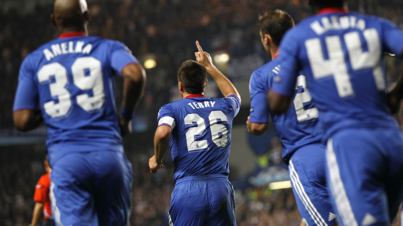 "Chelsea" futbolisti atzīmē vārtu guvumu
Foto: AP/Scanpix