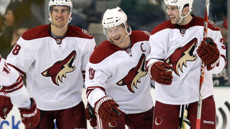 Uz Rīgas ledus Coyotes hokejisti būs tieši tik pat smaidīgi - nav šaubu! Jo spēle - kā izrāde.

Foto: phcoyotes.