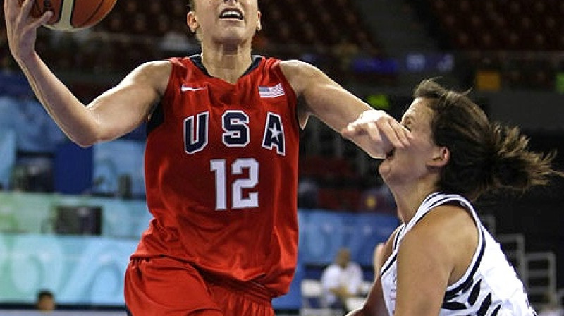 Daienai Taurasi šodien nebija daudz darba
Foto: fiba.com