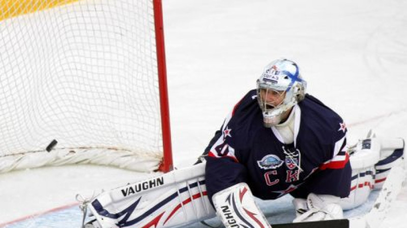 Jevgeņijs Nabokovs spēlē ar ''Hurricanes'' savos vārtos ielaida trīs ripas
Foto: ITAR-TASS