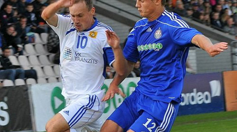 Kaspars Dubra (pa labi) šodien guva vārtus
Foto: Romualds Vambuts, Sportacentrs.com