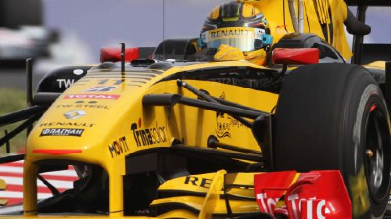 Formulas priekšu tagad rotā uzraksts "Flagman Vodka"
Foto: AFP/Scanpix