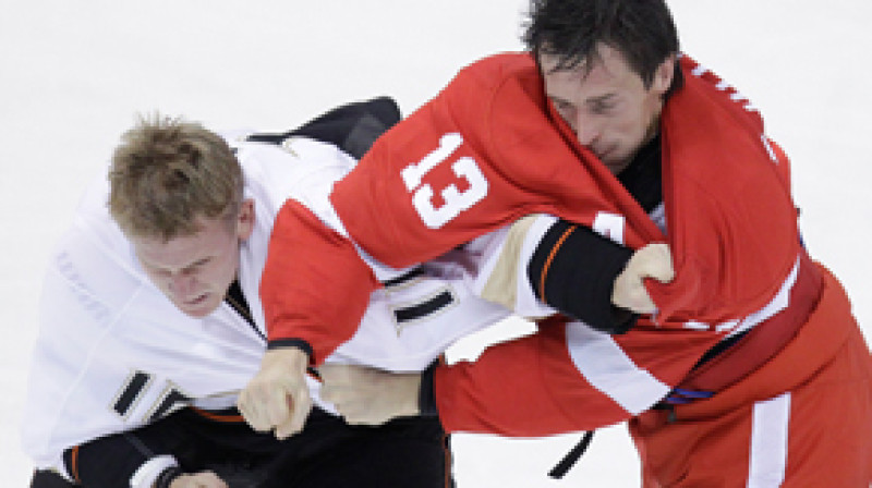 Korijs Perijs un Pavels Dacjuks
Foto: AP/Scanpix