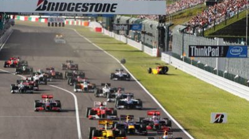Vitālijam Petrovam (augšējā labajā stūrī) sacīkstes beidzās pāris metrus pēc starta līnijas
Foto: Sutton Motorsport