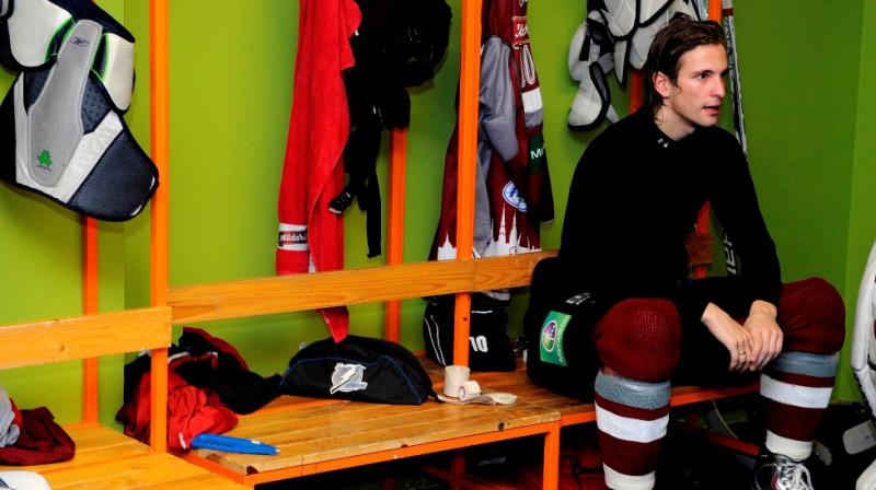 Lauris Dārziņš komandas ģērbtuvē
Foto: Romāns Kokšarovs, Sporta Avīze, f64