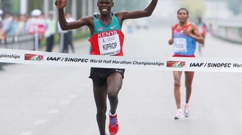 Vilsons Kiprops finišā pārāks par Zersenaju Tadesi
Foto: IAAF