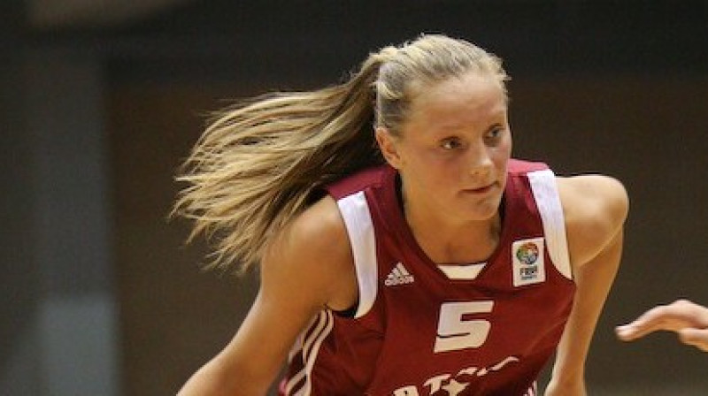 Francijā Sabīne Niedola spēlē ar #14