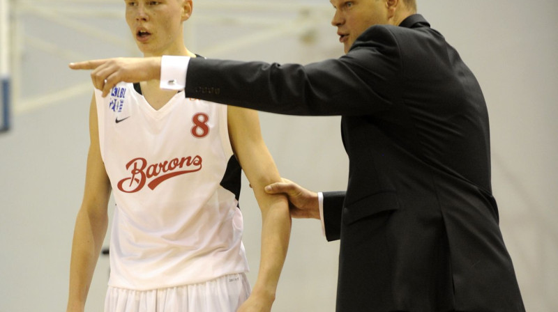 Dāvis Bertāns un Uvis Helmanis 
Foto: Romāns Kokšarovs, Sporta Avīze, f64