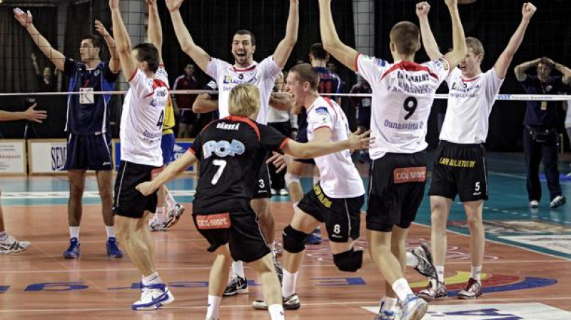 Egleskalns un Veinbergs un "Lakkapaa" vienības volejbolisti
Foto: www.perpo.com