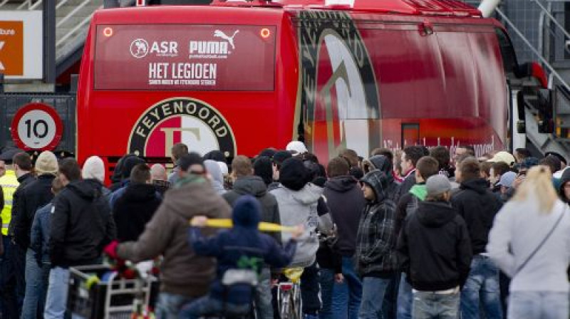 ''Feyenoord'' fani pie stadiona sagaida komandu
Foto: AFP/Scanpix