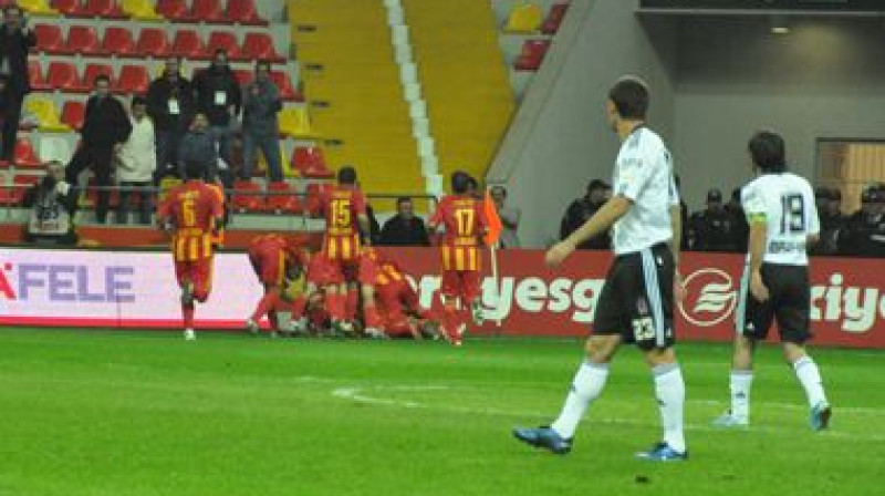 ''Kayserispor'' spēlētāji atzīmē uzvaras vārtus pret ''Besiktas''
Foto: kayserispor.org.tr