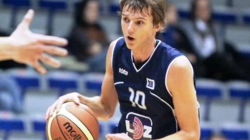 Sandis Bēts spēles beigās nerealizēja tālmetienu, kas, iespējams, būtu atnesis uzvaru "dārzniekiem"
Foto: Mārtiņš Sīlis