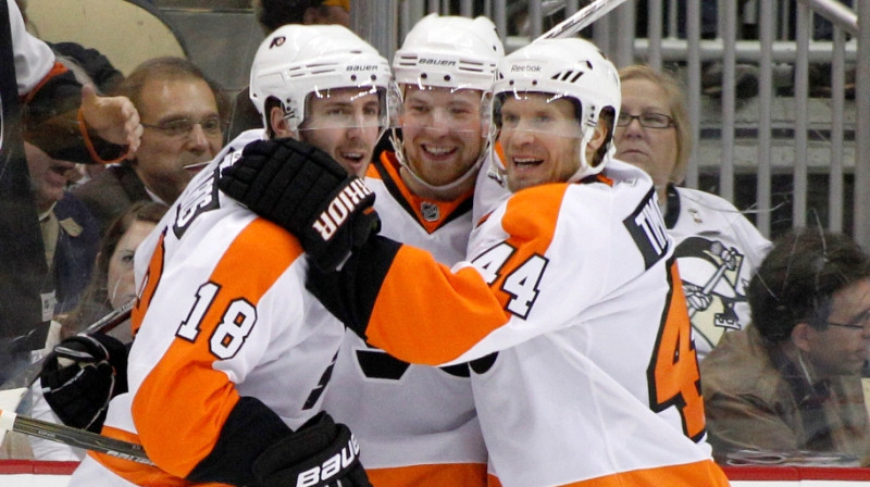 Komandas biedri sveic Klodu Žiro
Foto: AP/Scanpix