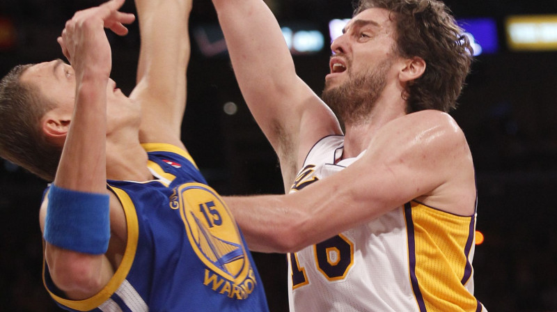 Andris Biedriņš un Pao Gazols 
Foto: AP/Scanpix
