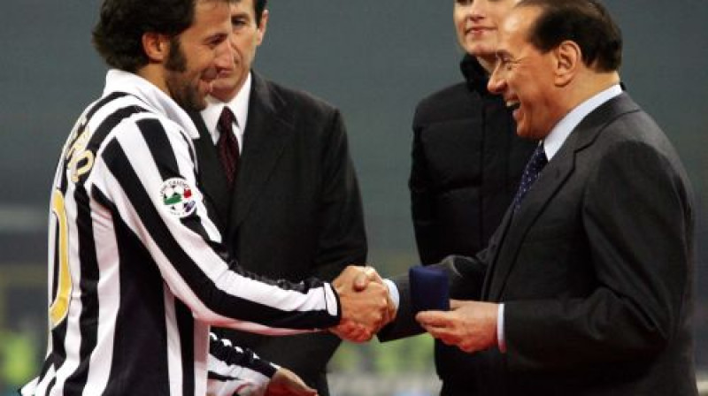 Alesandro del Pjēro un Silvio Berluskoni
Foto: Digitale/Scanpix