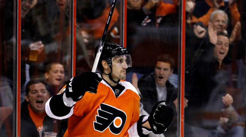 Blērs Bets "Flyers" labā guva trešos vārtus
Foto: AP/Scanpix