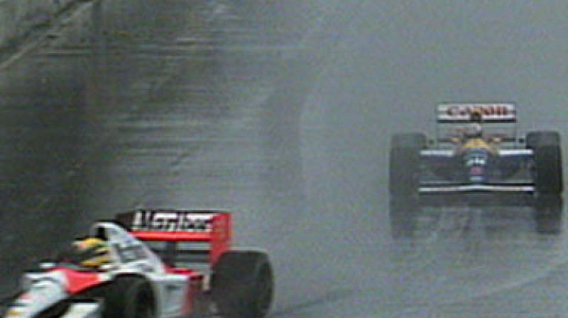 Airtons Senna Adelaidas brauciena vadībā, viņam uz papēžiem min Naidžels Mansels. Līdz finišam aizbrauks tikai brazīlietis
FOTO: "bbc.co.uk"