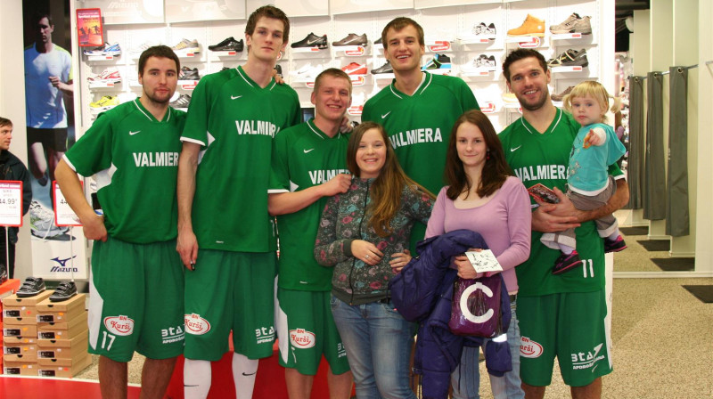Pagājušajā gadā tikties ar "BK Valmiera" spēlētājiem bija ieradušies aptuveni 600 interesentu 
Foto: bkvalmiera.lv