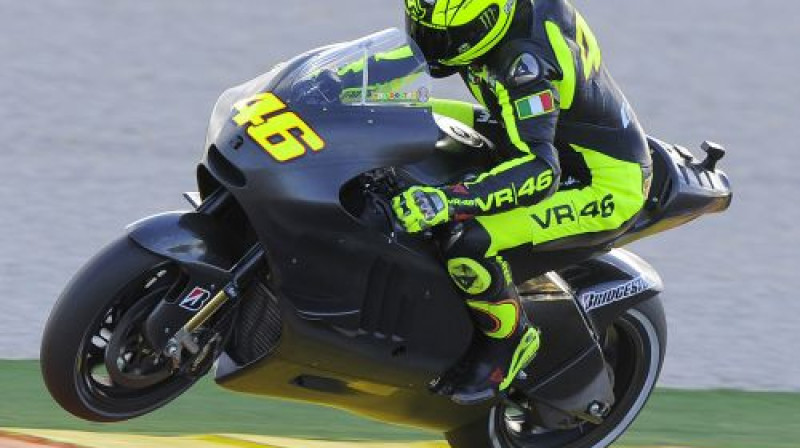Valentīno Rosi pie "Ducati" motocikla stūres
Foto: AFP/Scanpix
