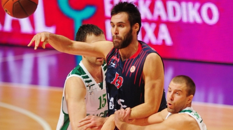 "Žalgiris" spēlētājiem viesos izdevās pieveikt "Caja Laboral" basketbolistus.
Foto: AFP