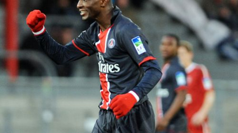 "PSG" aizsargs Zumana Kamarā atzīmē vārtu guvumu
Foto: AFP/Scanpix