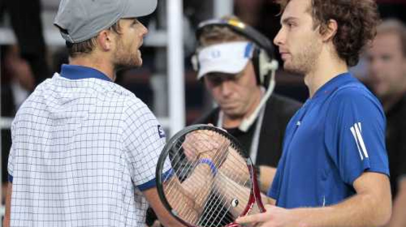Trešo reizi Ernestam Gulbim nākas apsveikt Endiju Rodiku ar uzvaru
Foto: AFP/Scanpix