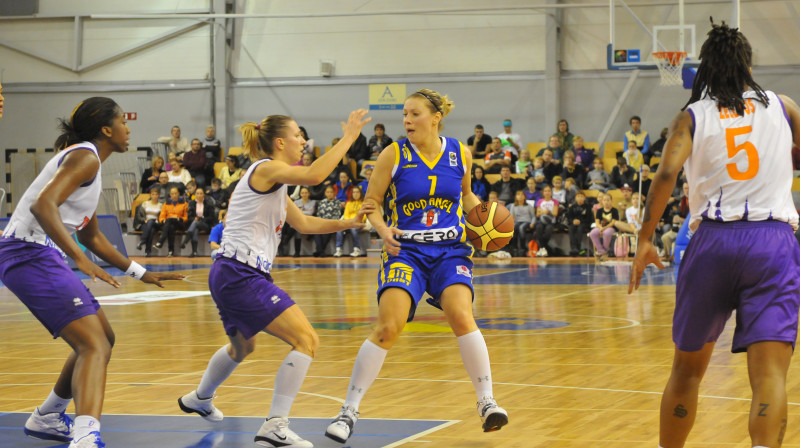 Kristīne Kārkliņa cīņā ar Zuzanu Žirkovu
Foto: Romualds Vambuts, Sportacentrs.com