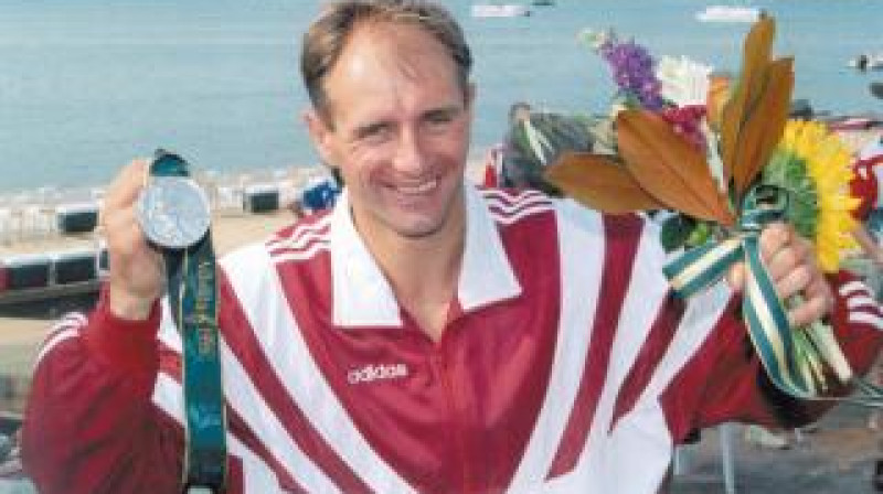 Ar Atlantas sudrabu...

Foto: lok