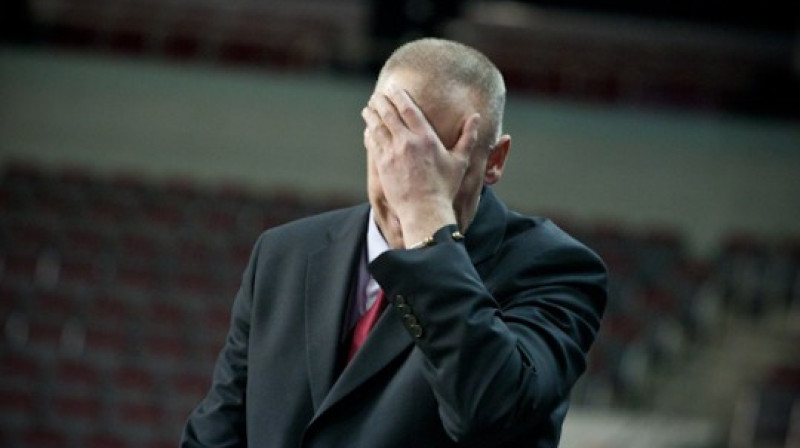 Rims Kurtinaitis pagaidām ar saviem spēlētājiem vislabāk tiek galā reklāmās. Vai 2011. gadā kaut kas mainīsies?
Foto: Mikus Kļaviņš, VEF Rīga