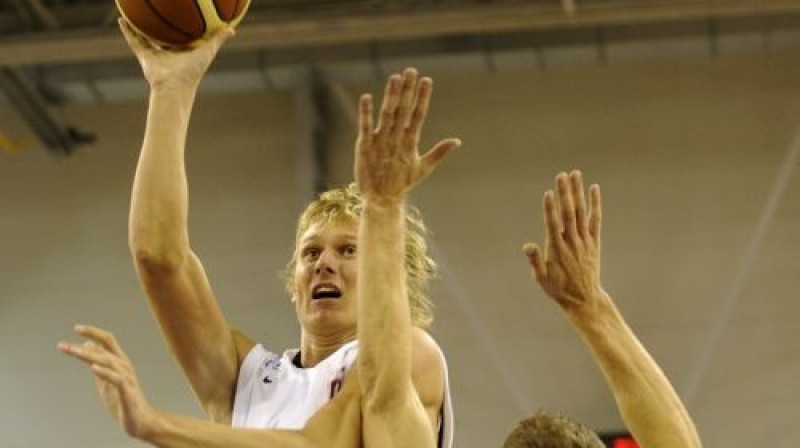 Timma uzbrukumā
Foto: Romāns Kokšarovs, Sporta Avīze