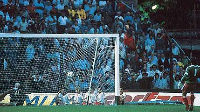 "Argentinos Juniors" un "Racing Club" spēlē papildus punkta ieguvēja noskaidrošanai bija nepieciešamas 44 "pendeles"...
FOTO: "efemeridesdeportivas.blogspot.com"
